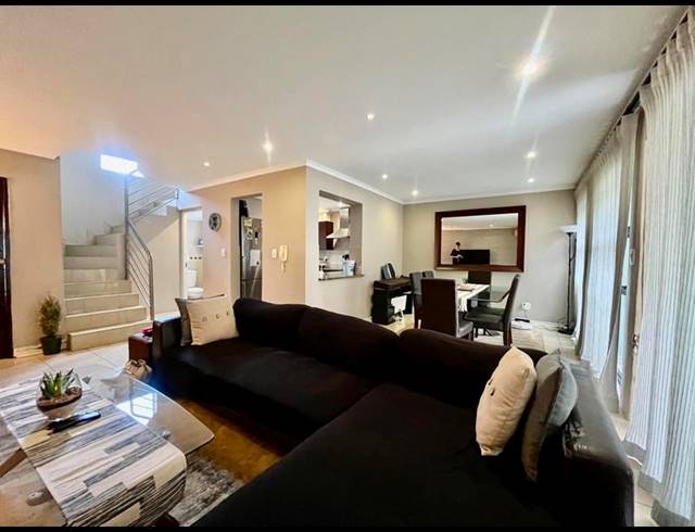 2 BEDROOM PROPERTY TO RENT IN MELROSE NORTH